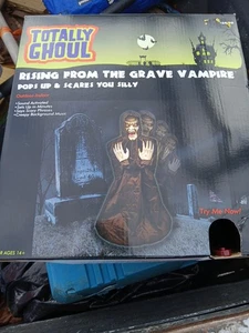 Spirit Halloween Tekky Toys 2007 Rising From The Grave Vampire probado nuevo  - Imagen 1 de 1