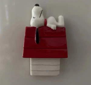 Peanuts Snoopy on Red Baron Dog House Magnet Charles Schulz - Picture 1 of 1
