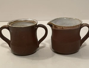 Studio Art Pottery Creamer and Open Sugar Bowl Brown Signed JR *Small Chip* - Picture 1 of 16