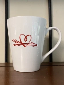 Taza de cerámica Starbucks San Valentín blanca con flecha corazón rojo 2014 usada en excelente estado - Imagen 1 de 5