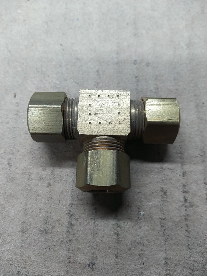 364-06-06-06 Brass Compression Tube Union Tee Fitting for 3/8" OD Tube - Image 1 of 1