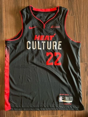 Camiseta masculina Jimmy Butler Miami Heat 52 Nike Swingman City Heat Culture nova sem etiquetas - Imagem 1 de 4