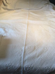 VINTAGE 90% COTTON PORTUGUESE OFF WHITE FRINGED BEDSPREAD 62" X 100" - Picture 1 of 10