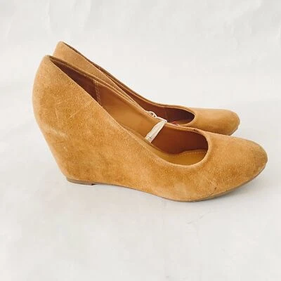 Merona Wedge Heels Women Size 7 Tan Suede Almond Toe  - Image 1 of 4