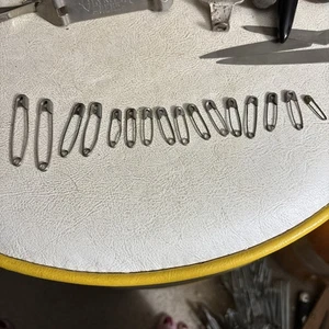 Vintage Sicherheitsnadeln 16 Stück - Bild 1 von 8