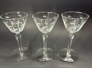 Vintage Klar Kirsche Weinglas 5 3/4" Geätzt Blatt Muster Abgeschrägter Stiel 3er Set - Bild 1 von 4