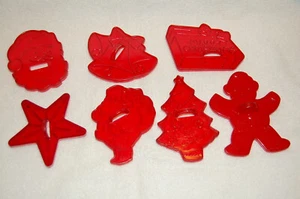 MENGE 7 VINTAGE DURCHSCHEINEND ROT MARKENLOS AUSSTECHFORMEN - SEHR GUTER ZUSTAND - Bild 1 von 3