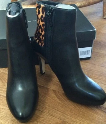 Botines Tahari Serena de cuero negro/tacón de leopardo talla 7 nuevos en caja Foto 1 de 4
