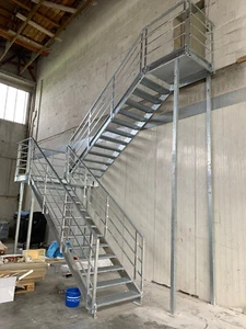 Metall Rettungstreppe 4,4m Industrietreppe Wangentreppe Gegenläufige Treppe 1 m - Bild 1 von 17