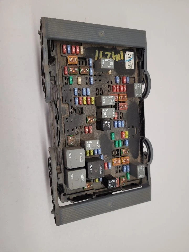  2010 2011 2012 2013 2014 CADILLAC ESCALADE Fuse Box Engine Foto 1 de 4