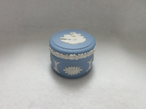 Wedgwood Jasperware Cream on Lavender/Light Blue 1½” Miniature Trinket/Ring Box