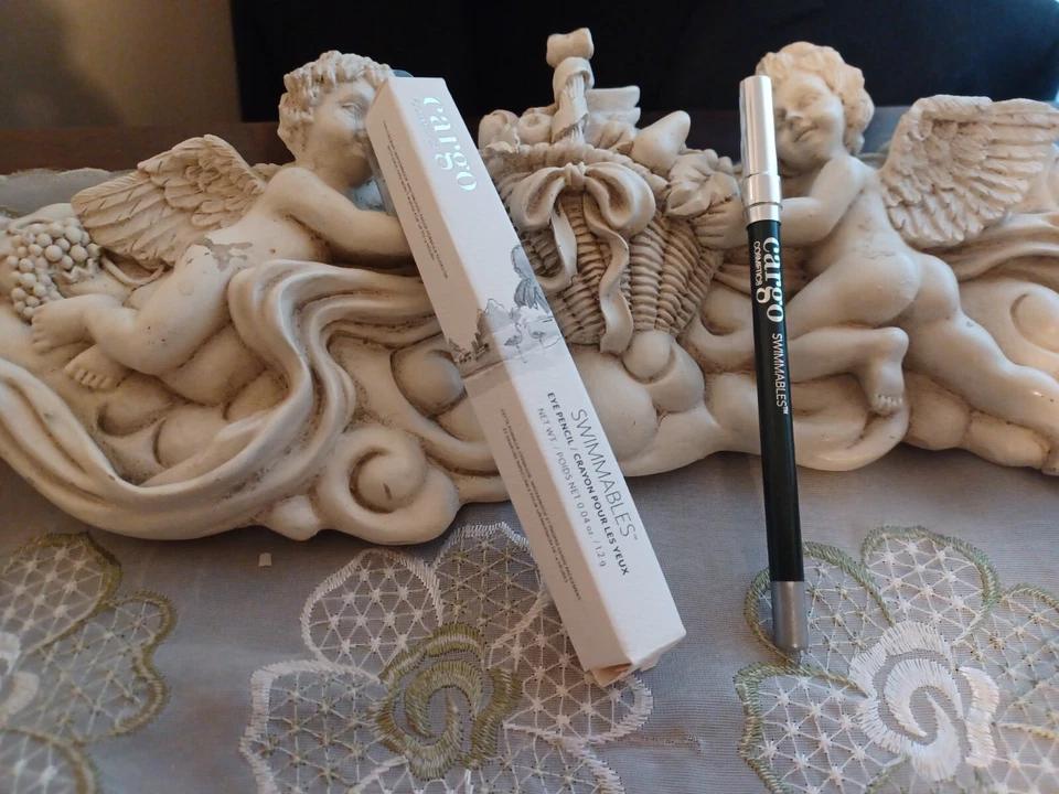 LÁPIZ DE OJOS CARGA NADABLE DELINEADOR DE OJOS IMPERMEABLE - SHELLY BEACH - NUEVO EN CAJA Foto 1 de 1