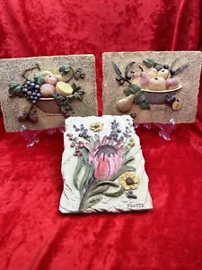 Juego de TRES soportes de pared para frutas ~ 6x4 ~ firmado CB PROTEA ~ fruteros ~ flores ~ en muy buena condición - Imagen 1 de 6