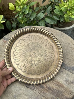 Bandeja floral antigua india hecha a mano de latón en relieve plato raro 1800’s Foto 1 de 4