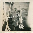 Photo WWII Ship Der Navy on the Lake Torpedo Is Into Water Gelassen E1.35