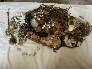 Estate Lot Of 25+ Vintage & Modern Necklaces - Picture 1 of 4