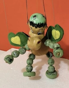 70er Jahre BABY DRAGON SL Spielzeug Marionette Vintage Pelham Puppen (England) - Bild 1 von 11