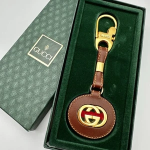 GUCCI Llavero Vintage Dije Entrelazado GG Red de Jerez Rayas Marrón con Caja - Imagen 1 de 19