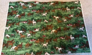 Pferdeherde und Scheune Reitsport Stoff Cranston Print Works Co #2 - Bild 1 von 4