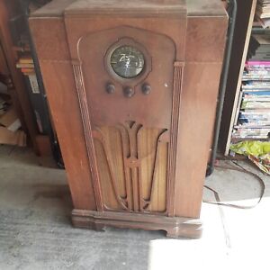 Zenith long distance black dial Antique Console Tube Radio  4-v-59 needs repair