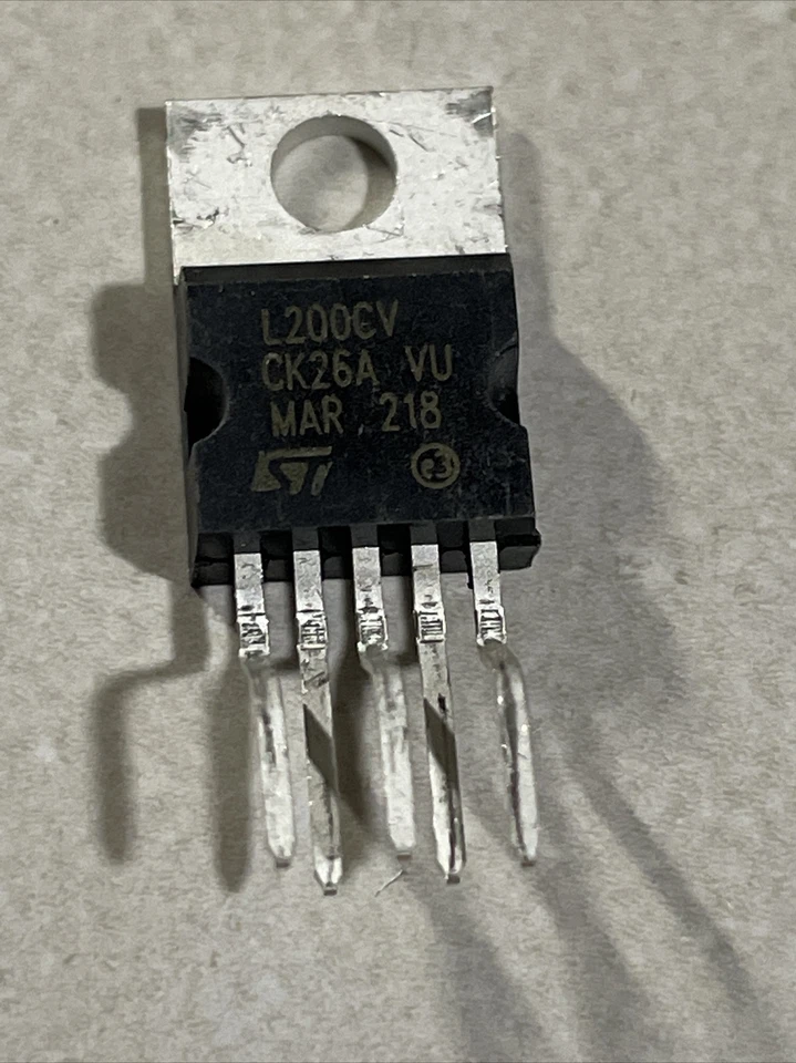 STMICROELECTRONICS 1pz L200CV L200 ST TO220-5 tensione regolabile regolatore di corrente originale