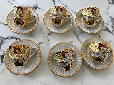 Taza y platillo Demitasse de flores doradas levantadas ¡Remember Me pintados a mano! Foto 1 de 4