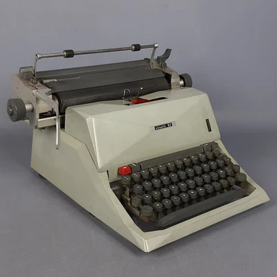 Typewriter OLIVETTI 82 DIASPRON Design Modernist Vintage Years 60 - Image 1 of 4