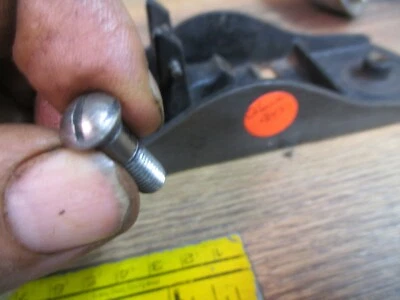 DEFIANCE 1243 Avión PALANCA TAPA TORNILLO Pieza Original DE COLECCIÓN 7/8" Foto 1 de 3