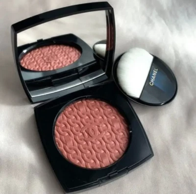 CHANEL Les Chaînes de Chanel Illuminating Blush Powder Limited Edition with box - Image 1 of 3