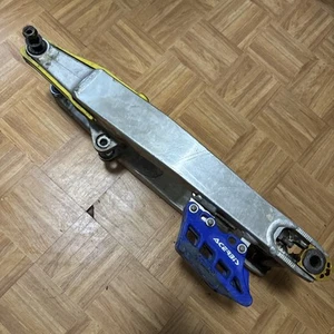 2010 - 2013 Suzuki Rmz250 Swingarm Rear Arm Swing Arm OEM Acerbis Guide Axles 13 - Picture 1 of 10