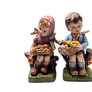 Statuetta vintage 1981 fatta a mano bambino e bambina con cesti di frutta firmata 8 - Foto 1 di 10