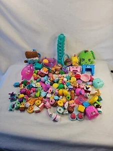 Lot of 2+ pounds of Shopkins Keychains Baskets-SO MANY CHARACTERS! Furniture - Picture 1 of 8