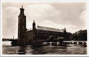 Suecia Estocolmo Stadshuset Vintage RPPC B189 - Imagen 1 de 2