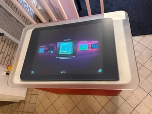 Microsoft Surface Table (Pixelsense) 1367 / 1368 (1 working/1 doesn't boot) - Afbeelding 1 van 11