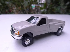 Ertl Ford F-350 Pickup Truck con doppi posteriori pressofusi 1:64 - Foto 1 di 5