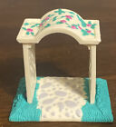 Wedding Arch Dollhouse Gazebo Outdoor Trellis Toy 2 3/4" high x 2 5/8" x 1 7/8"