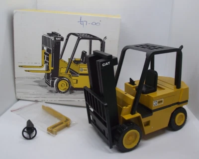 NZG 309 - Cat V.50 D Fork Lift - Original pre-loved but un-used model (ODD427) - Image 1 of 4