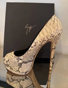 Giuseppe Zanotti $775 - Size 39.5/9.5 - Snake Platino Pump Heels - Picture 1 of 11