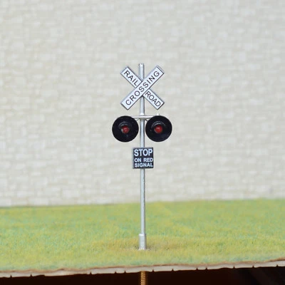 1 x OO / HO Scale railroad crossing signals LED made 2 target faces silver  - Image 1 of 4