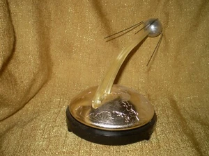 Vintage 1957s Soviet SPUTNIK USSR Desk Top Music Box Space Very Rare & Collectib - Picture 1 of 14