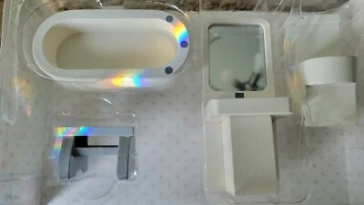 Accesorio para casa de muñecas Pottery Barn para niños muebles de baño Foto 1 de 4