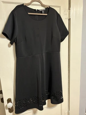 Vestido Signature Collection Feminino Tamanho 2X Preto Cutwork Bainha Fit Flair - Imagem 1 de 4