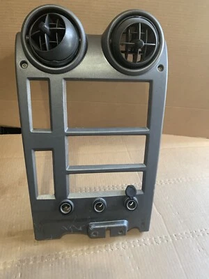 HUMMER H2 2003-2007 TABLERO RADIO BISEL MOLDURA PANEL CUBIERTA CON REJILLA DE VENTILACIÓN DE AIRE OEM Foto 1 de 4