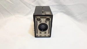 VINTAGE KODAK BROWNIE Jr Six-20 Box Camera Art Deco Style - Picture 1 of 8