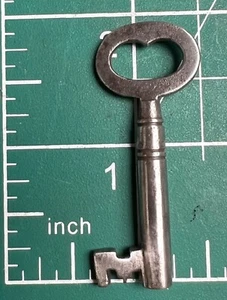 Multi lever Victorian cupboard key - cleaned & restored - Picture 1 of 3