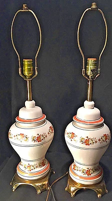 Par de lámparas de mesa de jengibre floral naranja con bases de latón Foto 1 de 4