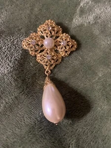 Vintage Pearl Drop And Gold Tone Brooch - Picture 1 of 4