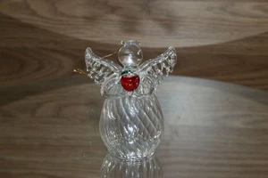 Ángel de cristal sosteniendo manzana roja estudiante o niño soplado a mano años 70 impresionante de colección - Imagen 1 de 12