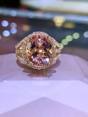 Anillo de compromiso con halo de morganita simulado de corte ovalado de 2,60 quilates enchapado en oro rosa de 14 quilates Foto 1 de 4