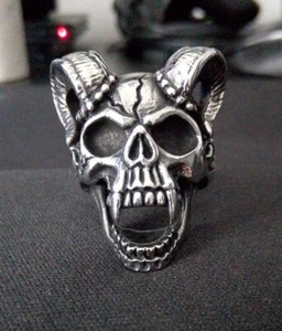 Anello Teschio Skull Vampiro Con Corna Da Caprone - In Acciaio - Foto 1 di 4
